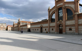 El Matadero A pocos minutos está este sitio único a nivel artístico con una gran programación de exposiciones, teatro, conciertos, danza y cine, entre otras ...
