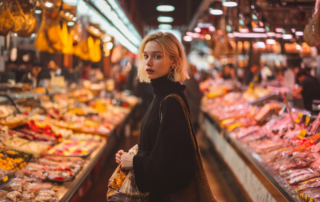 Consejos reales para comprar en el Mercado Jesús del Gran Poder (Usera): cuándo ir, qué pedir, cómo elegir y cómo volver con una cena madrileña al apartamento.
